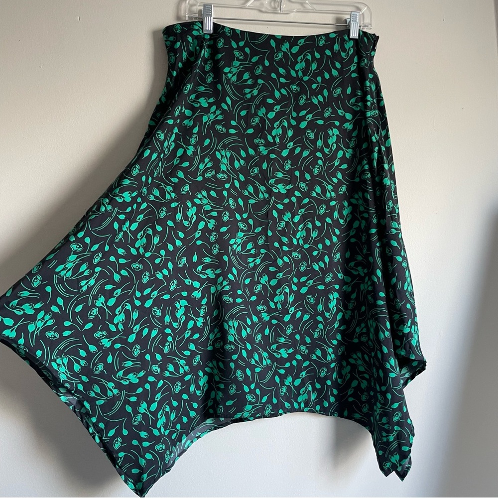 Who What Weat Black and Green Floral Skirt